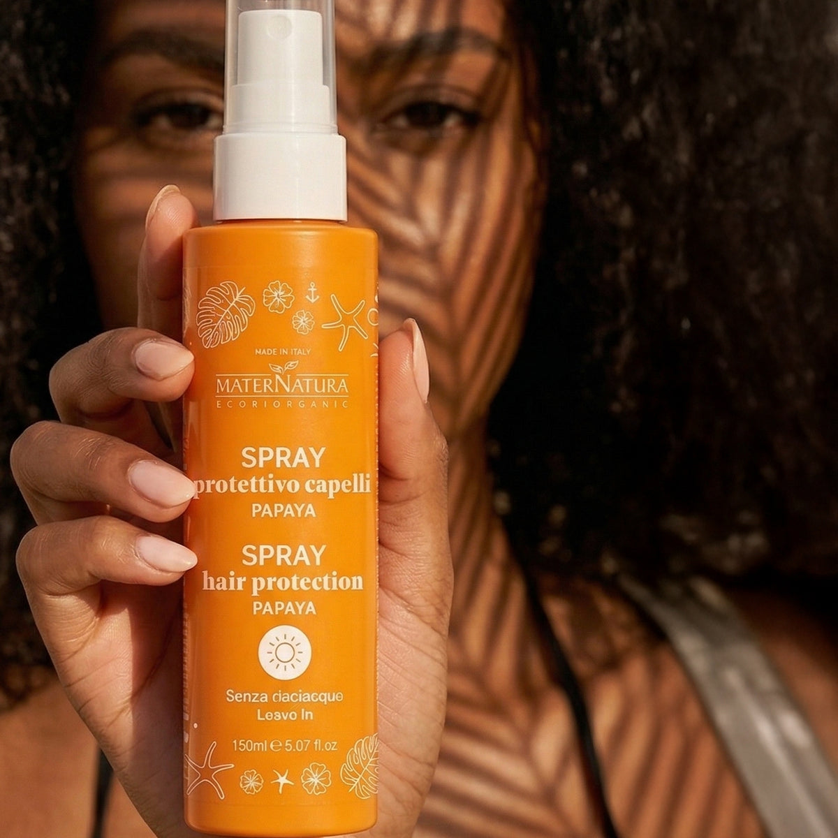 Repairing hair spray with mango and papaya sun